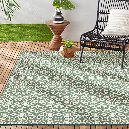 Nicole Miller New York Patio Country Danica Transitional Geometric Indoor/Outdoor Area Rug, Green/Beige, 5'2"x7'2"